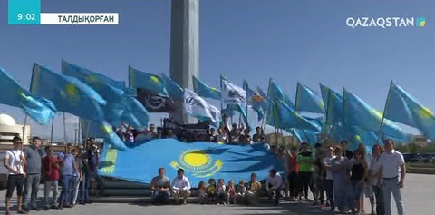 Талдықорғандық жастар Конституция күні құрметіне орай автошеру ұйымдастырды (толығырақ)