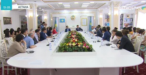 Ұлттық академиялық кітапхананың қорына «Сарыарқа кітапханасының 100 томдығы» табысталды