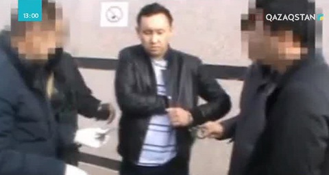 Астанада екі министрліктің қызметкері парамен ұсталды