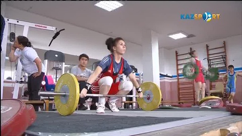 «Kazsport»: Ауыр атлетикадан жастар арасындағы Әлем чемпионатында қазақстандық сегіз спортшы өнер көрсетеді (ВИДЕО)