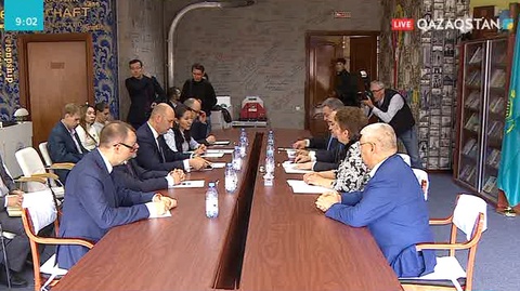 Дархан Мыңбай мен Польша Республикасы әкімшілігінің мемлекеттік хатшысы Себастьян Хвалек кездесті