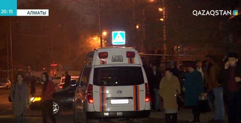 Алматыда жүк вагоны жанар-жағармай бекетінің аумағына аударылды