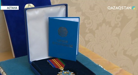 Елбасы Константин Эрнстті «Достық» орденімен марапаттады