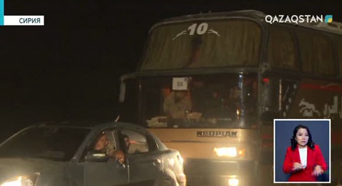 «ДАИШ»-тың содырлары Раккадан 47 жүк машинасы және 13 автобуспен көшкен
