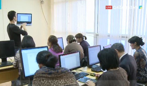 Атыраулық зейнеткерлер компьютерді меңгеруде