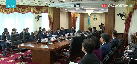 Конституциялық заңдарға түзетулер қаралды