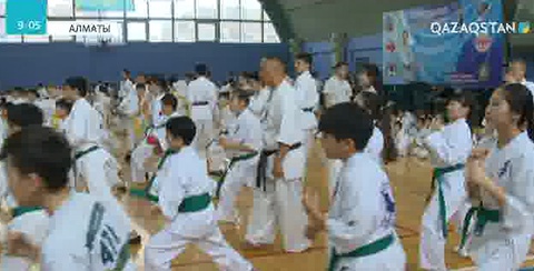 Алматылық 700 бала киокушинкай каратэден белбеулерін қорғау үшін сынақ тапсыруда