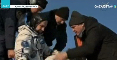 «Союз» кемесінің капсуласы үш ғарышкермен Жезқазған маңына қонды