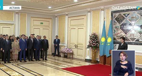 Гүлшара Әбдіқалықова да бір топ азаматқа мемлекеттік наградаларды тапсырды