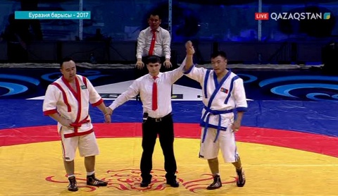 «Еуразия барысы». Асыл Барменов моңғолиялық палуаннан жеңіліп қалды (ВИДЕО)