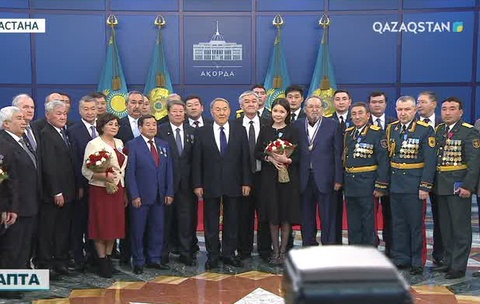 Тәуелсіздік күні қарсаңында Елбасы еңбегіне ел кенелген азаматтарды марапаттады