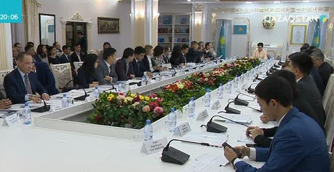 Гүлшара Әбдіқалықова төрағалық еткен жиында жастардың жұмыссыздығы талқыланды