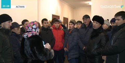 Астанада жол жөндеген жұмысшылар 4 айдан бері жалақы ала алмай жүр