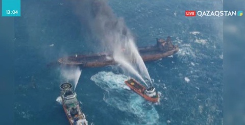 Қытай жағалауында сенбіде апатқа ұшыраған ирандық танкер әлі өртеніп жатыр