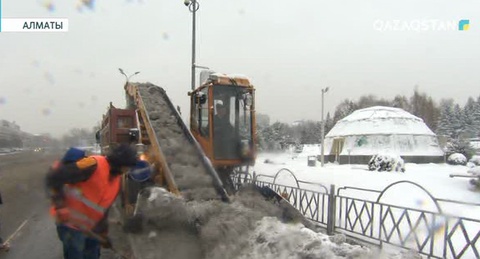 Алматыда қалың қар салдарынан бір күнде 102 жол-көлік апаты тіркелді