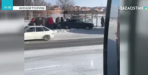 Қарағандыда автокөлік аялдамадағы адамдарды қағып кетті