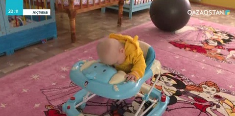 Ақтөбеде бір жасар сәби анасының салғырттығынан соқыр болып қалды