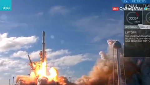 «Space X» компаниясы жаңа зымыран мен кабриолет ұшырды