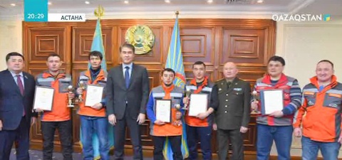 Бір отбасын өрттен құтқарған 4 құрылысшыға «Төтенше жағдайдағы ерлігі үшін» төсбелгісі тағылды