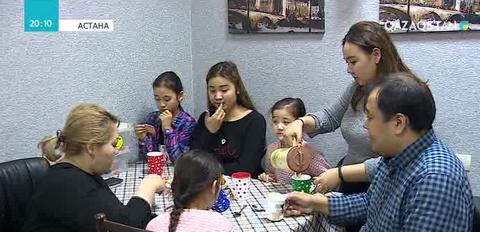 Елордалық Абдуллаевтар отбасындағы бес баланың үшеуі дауасыз дертке шалдыққан