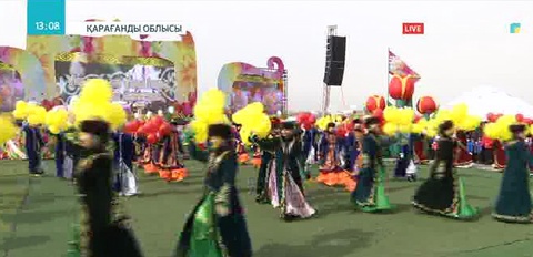 Қарағандыда ұлттық киімдер мен қолөнершілер көрмесі өтуде