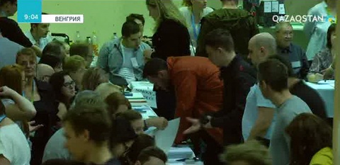 Венгриядағы парламенттік сайлауда премьер-министрдің партиясы озып келеді