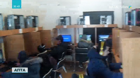 Елімізде жасөспірімдердің дені интернеттің «инесіне» отырған