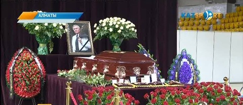 «Kazsport»: Қалың жұрт аты аңызға айналған волейболшы Жәнібекхан Саурамбаевты ақтық сапарға шығарып салды (ВИДЕО)