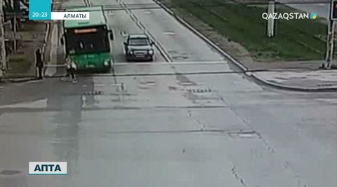 Алматылықтар қалалық әкімдіктен қоғамдық көлік мәселесін шешуді сұрайды