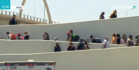 АҚШ-қа Мексикадан мигранттар керуені кірді