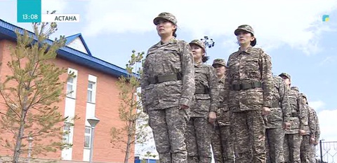 Қарулы күштегі қайратты қыздар