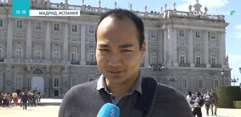 Белгілі музыкант Ержан Құлыбаев қазақстандықтарды Жеңіс күнімен құттықтады