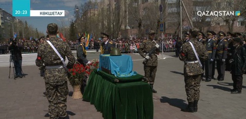 Ленинград облысында табылған қазақ жауынгерінің сүйегі туған жерде жерленді
