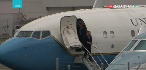 Үш америкалық Солтүстік Кореядан босатылды