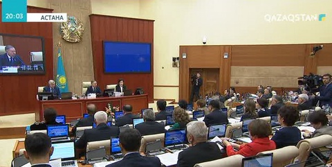 Бет-әлпетті тануға кедергі келтіретін киім-кешекті қоғамдық орындарда киіп жүруге тыйым салынуы мүмкін