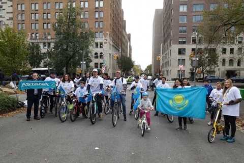 Нью-Йоркте отандастарымыз ел Тәуелсіздігінің 25 жылдығына арналған велошеру өткізді