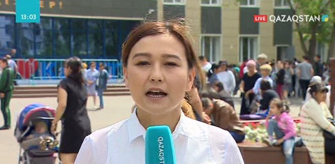 Оқушылар ҰБТ тапсырып жатыр