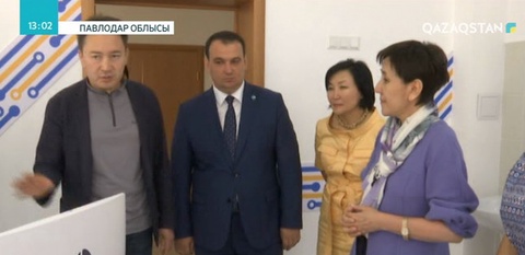Тамара Дүйсенова павлодарлық оқушылардың  ІТ-технологияларды қалай игеріп жатқандығымен танысты