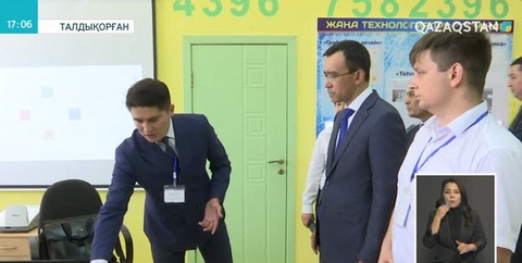 Мәулен Әшімбаев Талдықорғанда ашылған IT-сынып және IT-орталықтарында болды