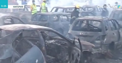 Нигерияның Лагос қаласында мұнай танкері өртке оранды