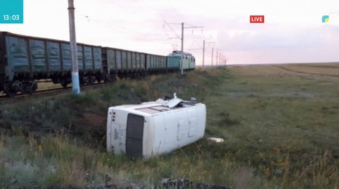 Павлодар облысында жүк пойызы мен автобус соқтығысты