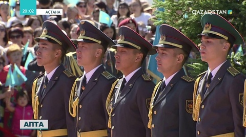 Астананың 20 жылдығы еліміздегі ең үлкен мемлекеттік Туды көтеру салтанатынан басталды