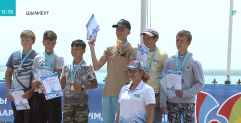 Шымкентте жасөспірімдер арасында ескек есуден жарыс өтті