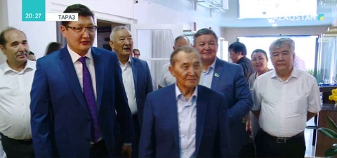 Жазушы Әкім Тарази Әулиеата төрінде зиялы қауым өкілдерімен кездесті