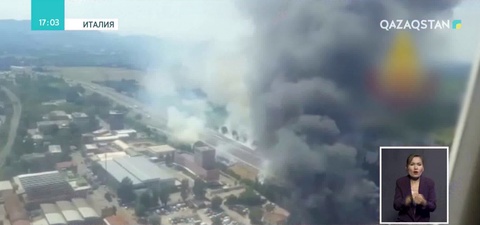 Италияда екі жүк көлігі соқтығысып, көпір құлады