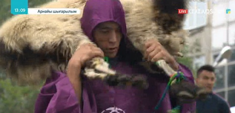 Алматыда Орталық мешіттің қасында ұлттық спорт түрлерінен жарыстар өтті