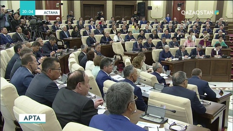 Нұрсұлтан Назарбаев Парламенттің кезекті сессиясын ашты