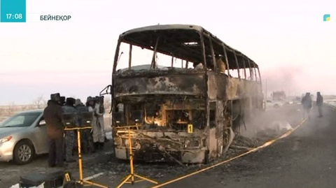 52 адам тірідей жанып кеткен автобус оқиғасы: Кейбірінің телефондарына әлі қоңырау барып тұр