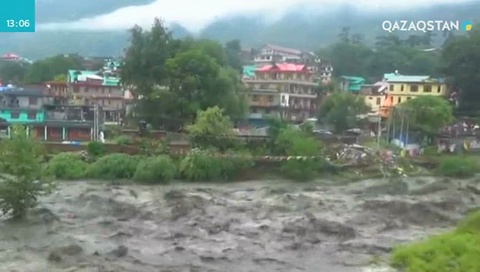 Үндістанның солтүсігінде тасқын жүрді