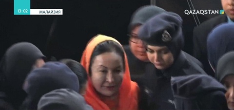 Малайзияда экс-премьердің әйеліне 17 айып тағылды